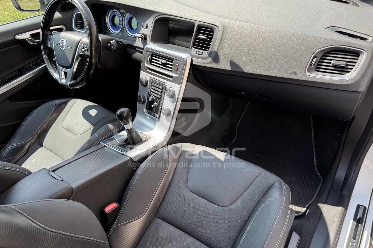 VOLVO V60 D3 R-design