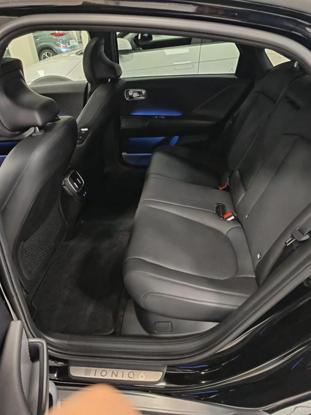 HYUNDAI Ioniq 6 77.4 kWh AWD Evolution + TECH PACK