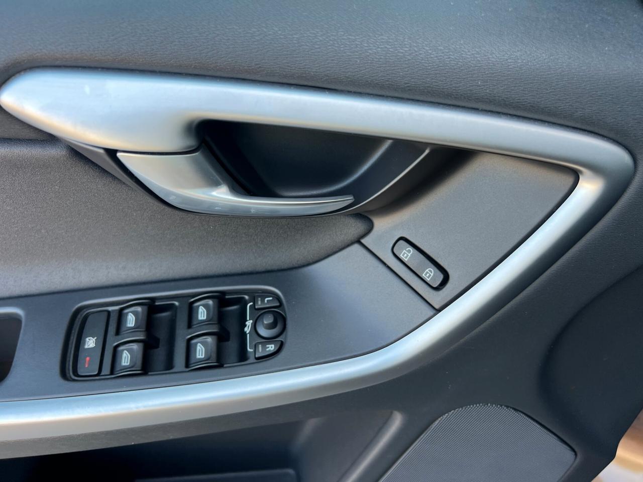 Volvo XC 60 D5 AWD/UNICA PROP.