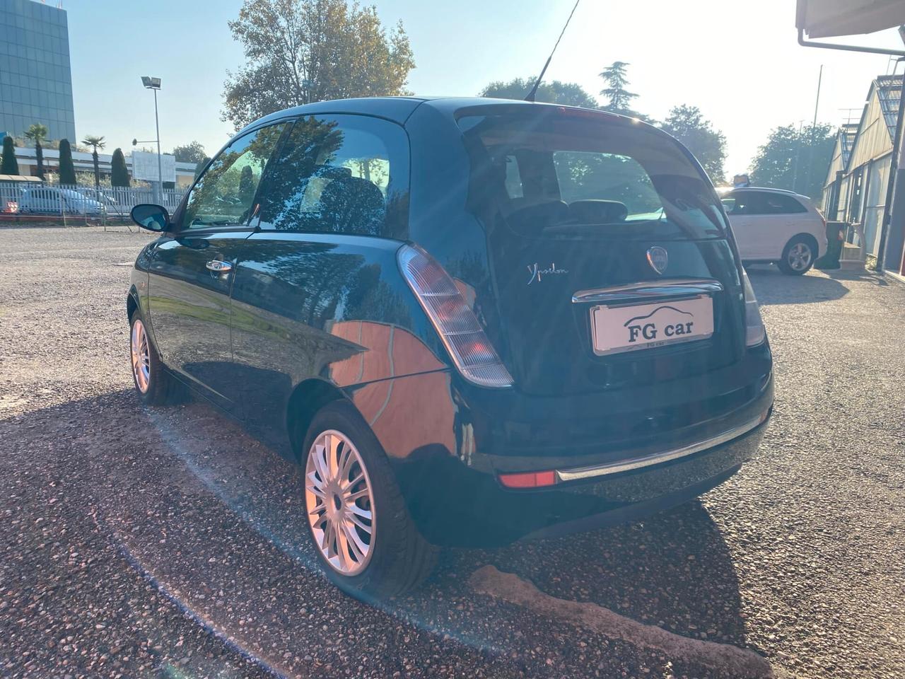 Lancia Ypsilon 1.2 Argento 60Cv NEOPATENTATI