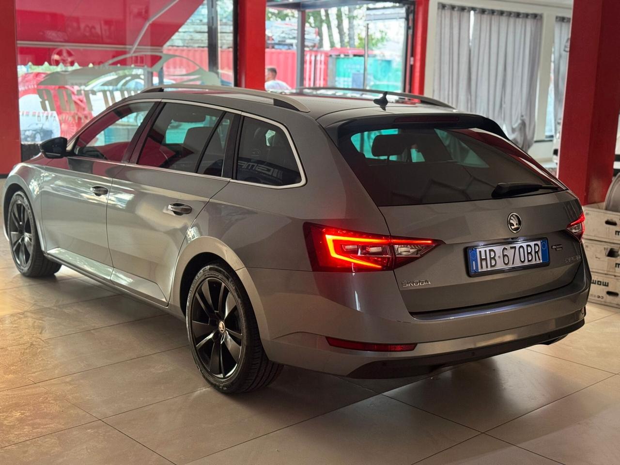 Skoda Superb 2.0 TDI DSG Wagon Style