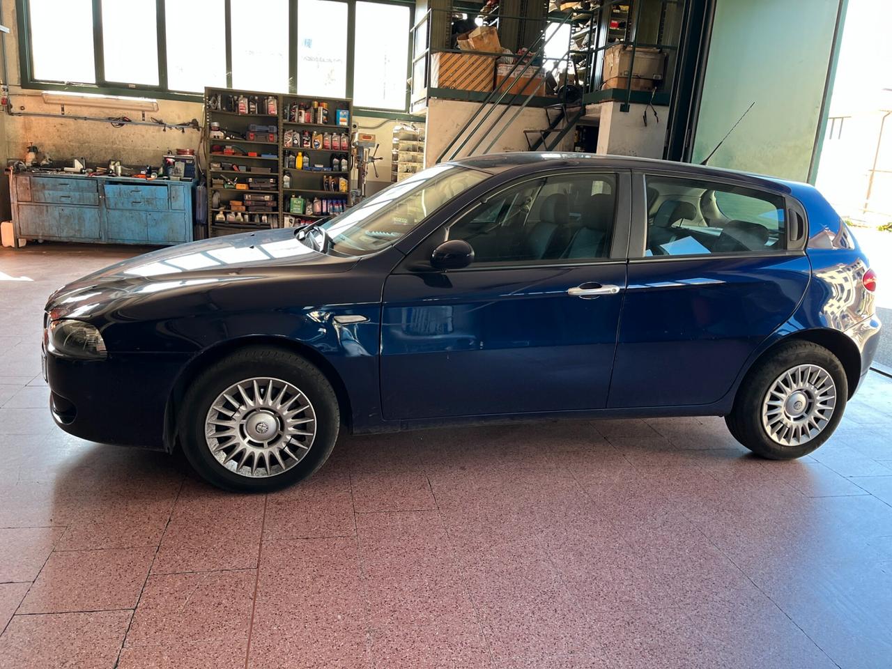 Alfa Romeo 147 1.6i 16V Twin Spark cat 5p. Progression