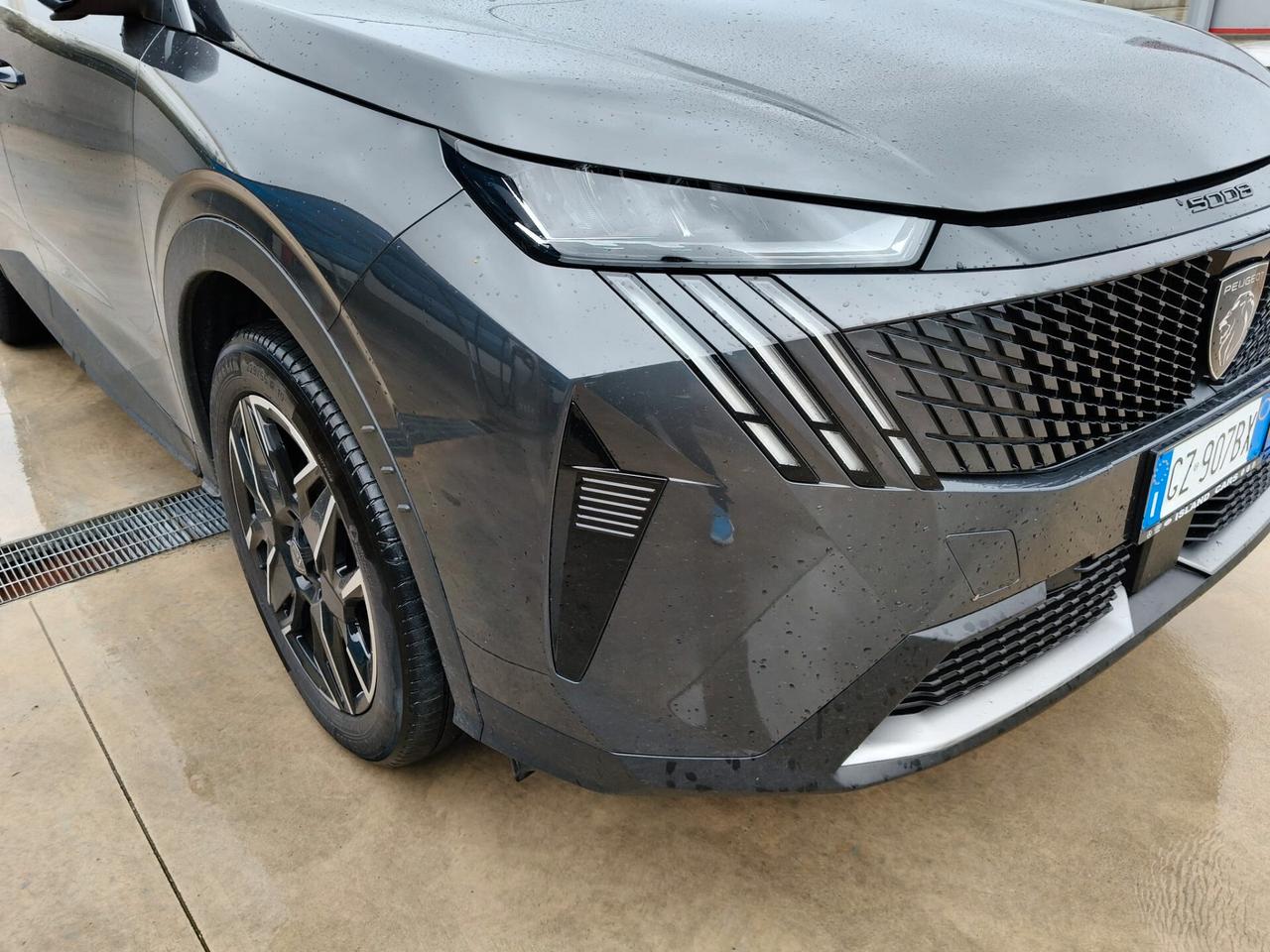 Peugeot 5008 Hybrid 145 e-DCS6 Allure 7 posti