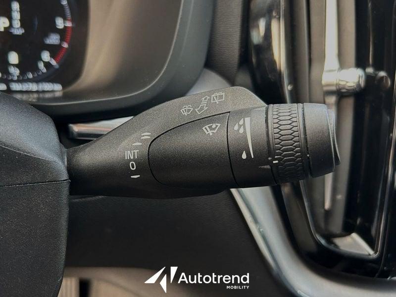 Volvo XC60 B4 197+14 CV AWD Mild Hybrid Diesel Momentum Pro