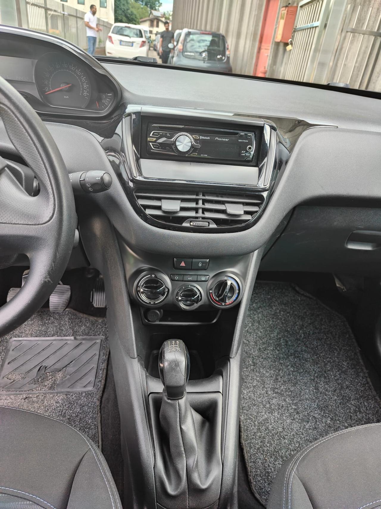 Peugeot 208 benzina