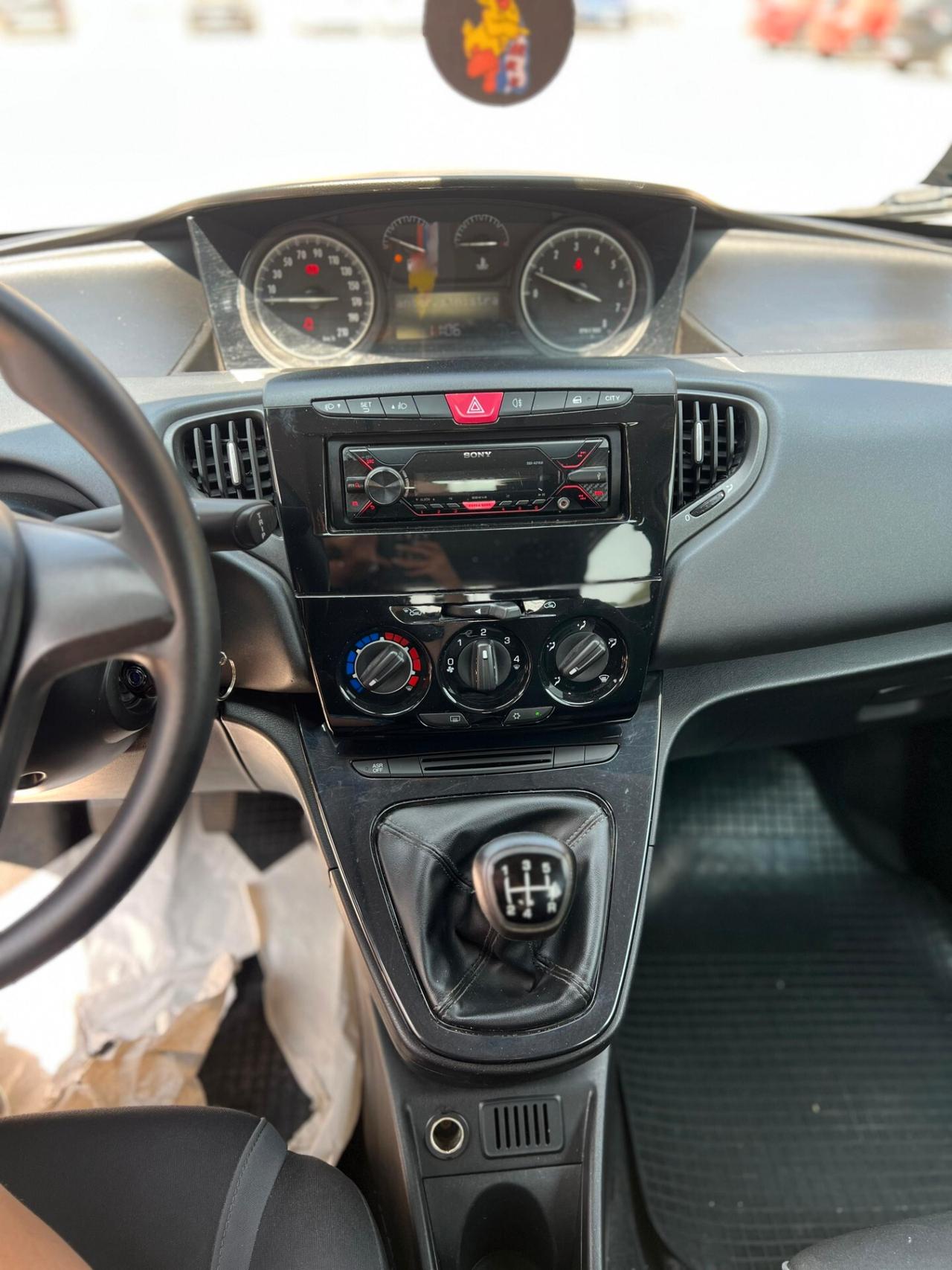 Lancia Ypsilon 1.2 69 CV 5 porte Gold