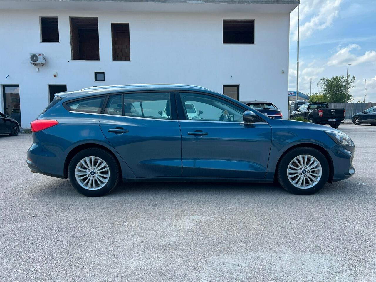 Ford Focus TURNIER 1.0 ECOBOOST HYBRID