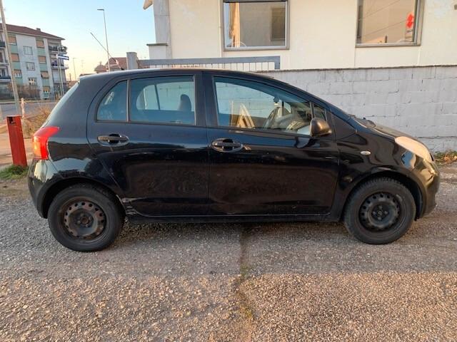 Toyota Yaris 1.0 5 porte NEOPATENTATI !!