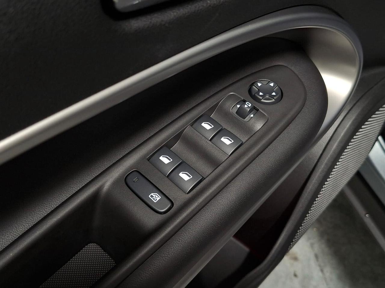 Jeep Avenger 1.2 Turbo mhev e-Hybrid Summit eDCT6 Km.0