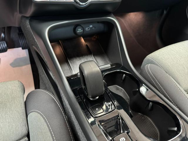 VOLVO XC40 B3 automatico Plus Dark TETTO PAN. Iva deducibile