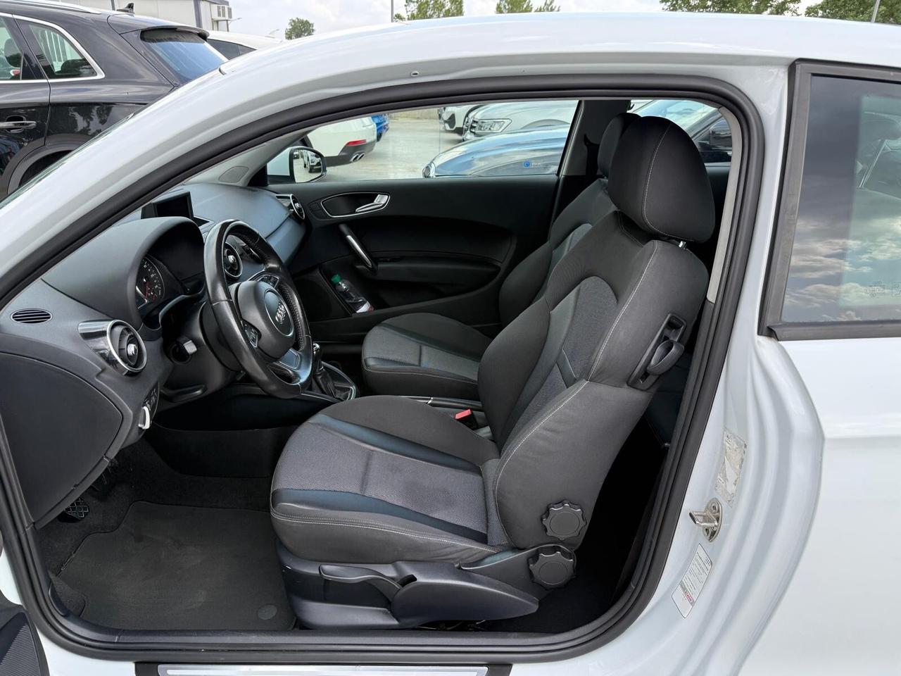 AUDI A1 1.6 TDI 90CV ATTRACTION (NEO PATENTATI)