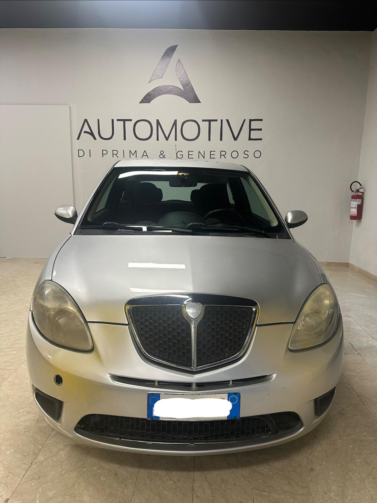Lancia Ypsilon 1.3 MJT 90 CV Oro Bianco