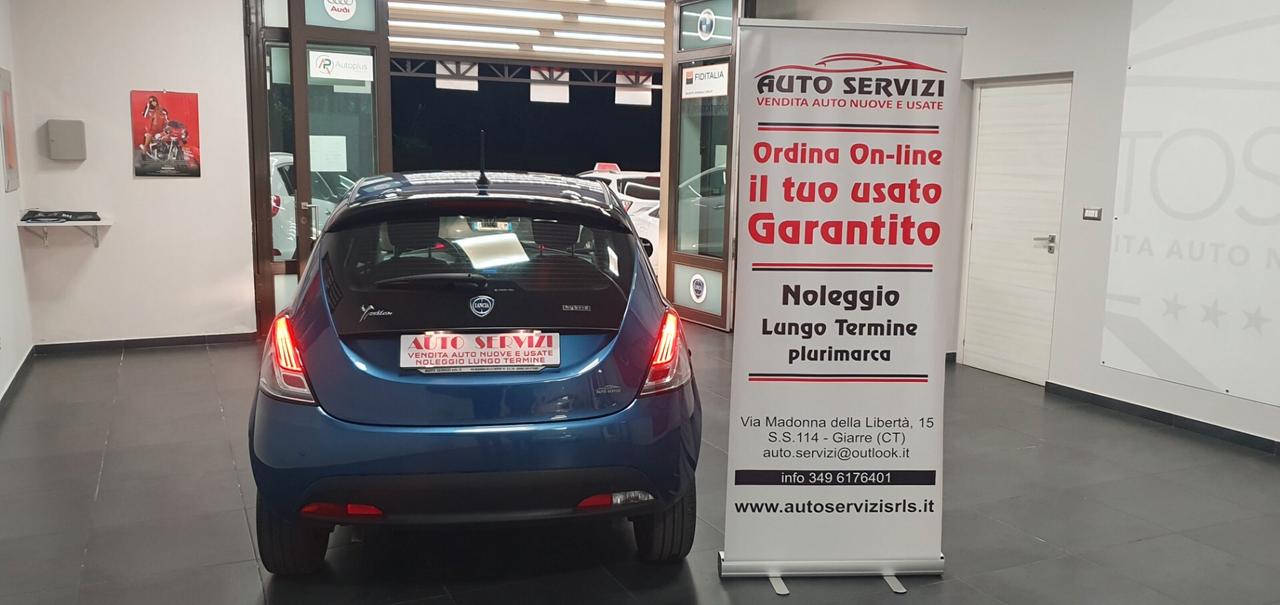 Lancia Ypsilon 1.0 FireFly 5 porte S&S Hybrid Silver