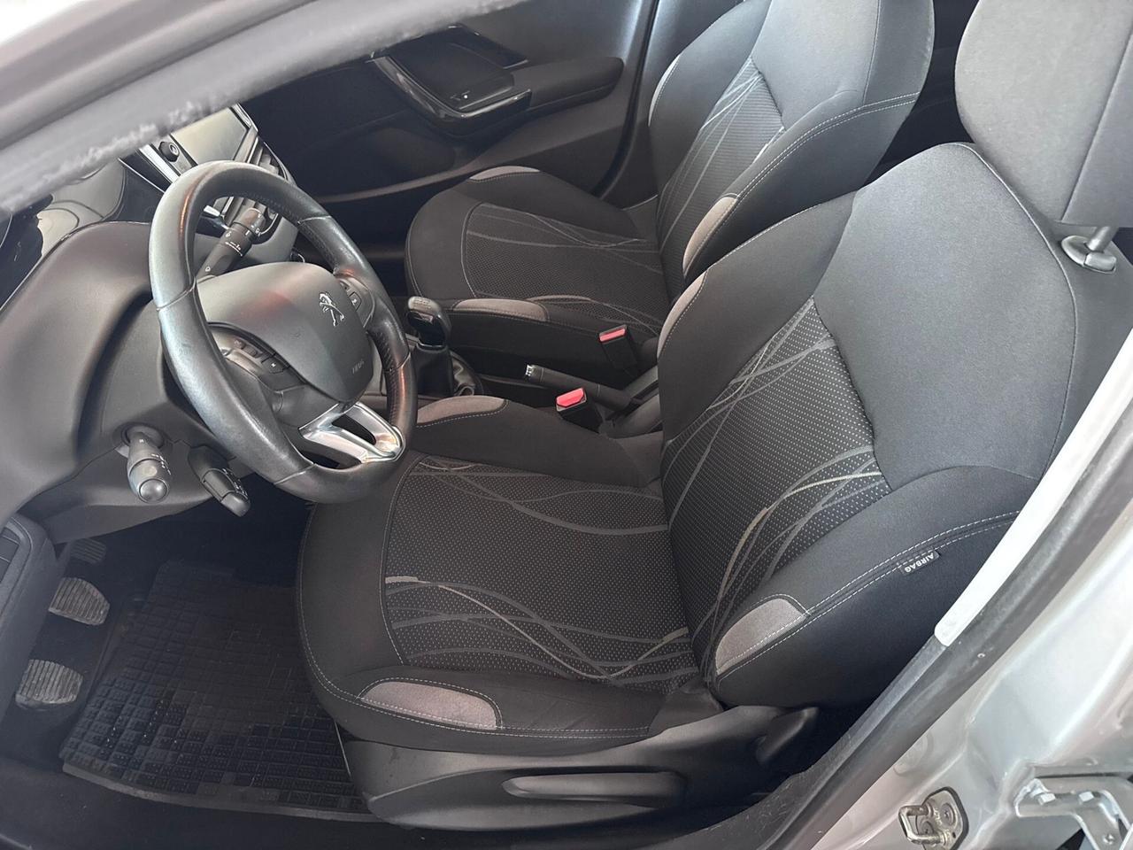 Peugeot 208 1.4 HDi 68 CV 5 porte Allure