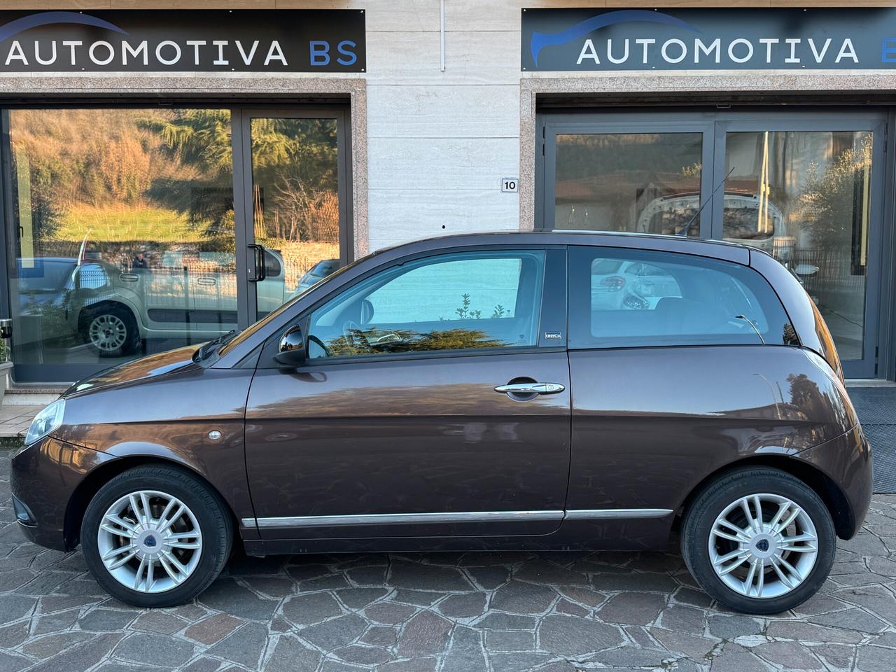 Lancia Ypsilon 1.2 69 CV Unyca