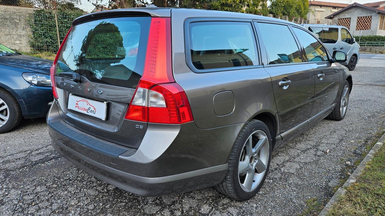 Volvo V70 2.4 D5 Summum