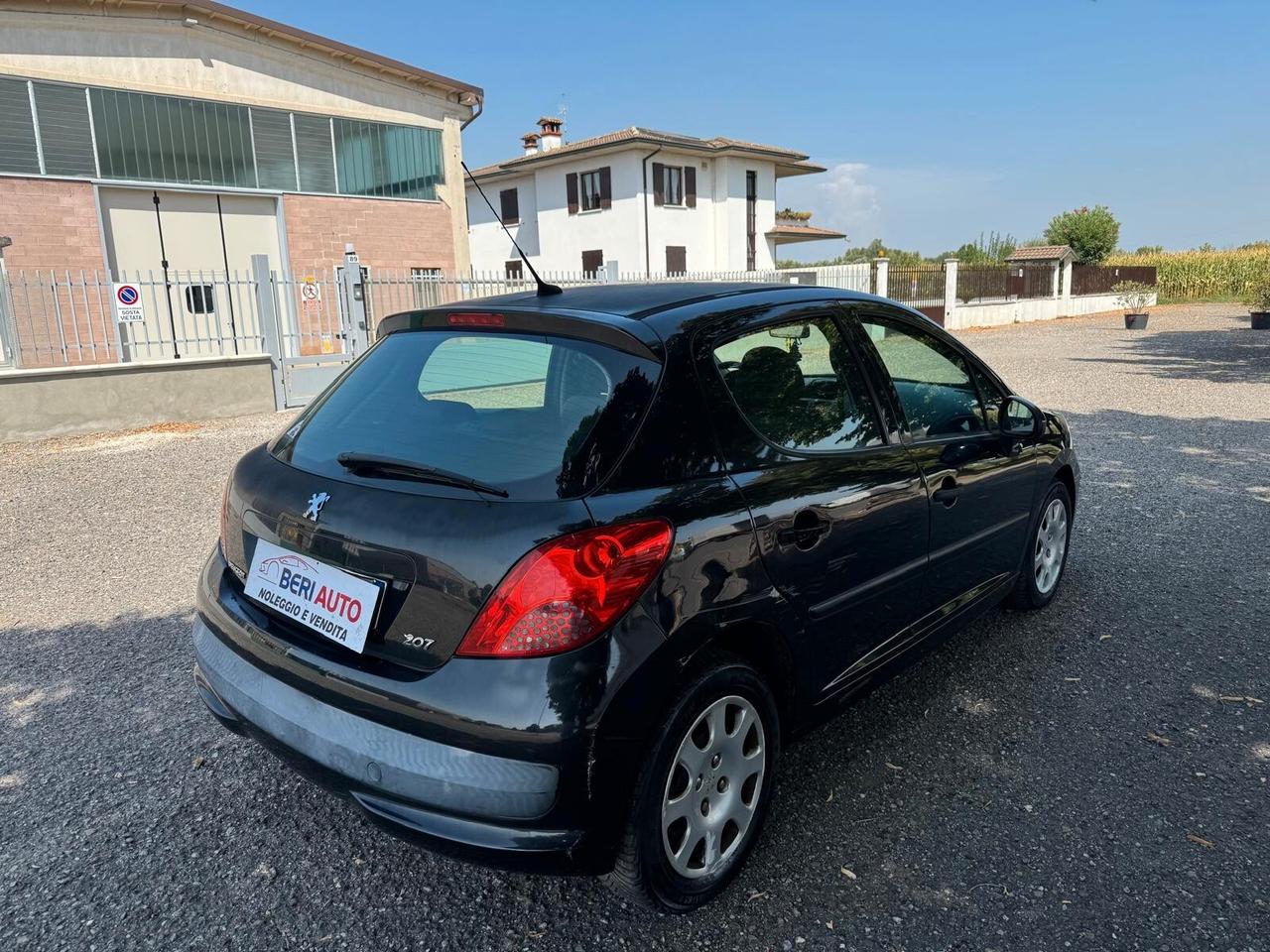 Peugeot 207 benzina manuale