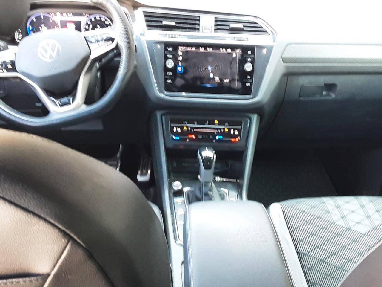 Volkswagen Tiguan 2.0 TDI 150 CV SCR DSG R-LINE TETTO NAVY LED 19