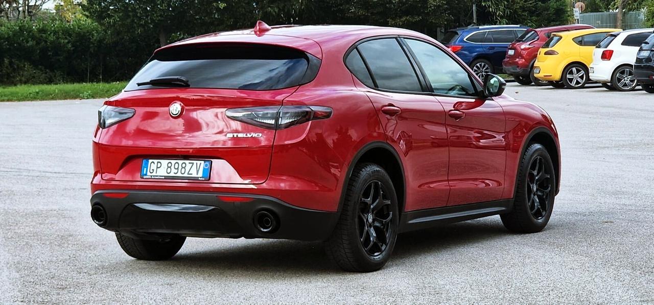 Alfa Romeo Stelvio 2.2 Turbodiesel 160 CV AT8 RWD Super