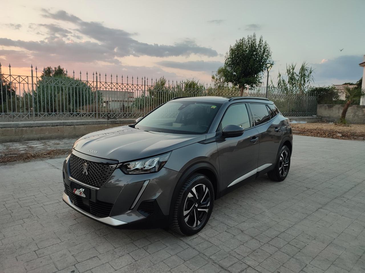 Peugeot 2008 ALLURE 1.2 BENZINA 100CV INTERNI PELLE NAVIGATORE