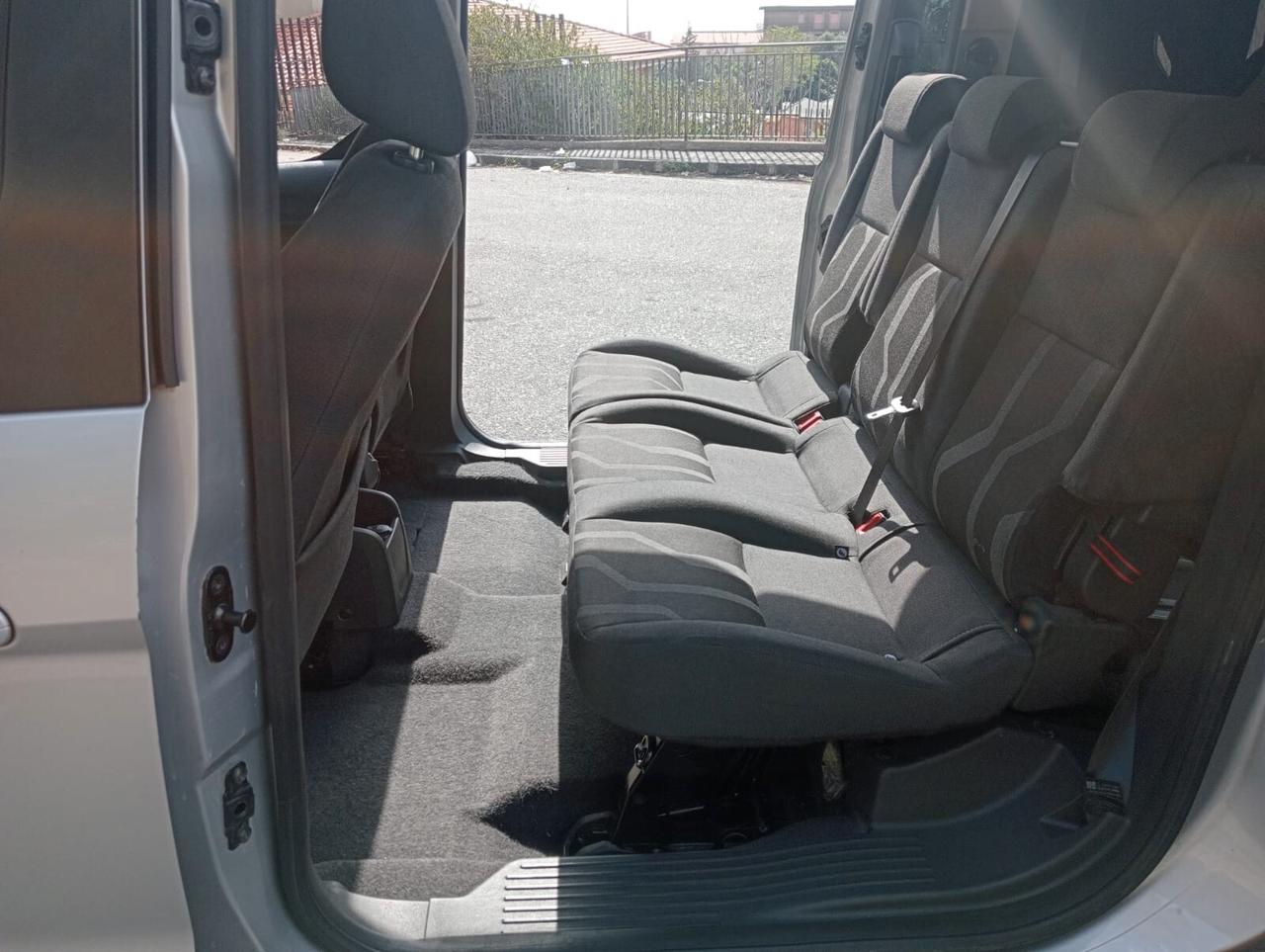 Ford Tourneo Connect Pianale ribassato con rampa disabili in carrozzina