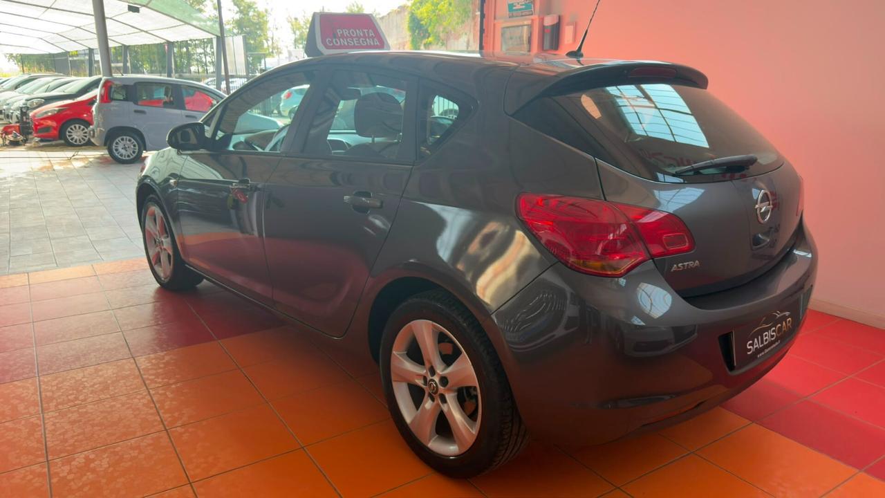 Opel Astra 1.4 100CV 5 porte Cosmo