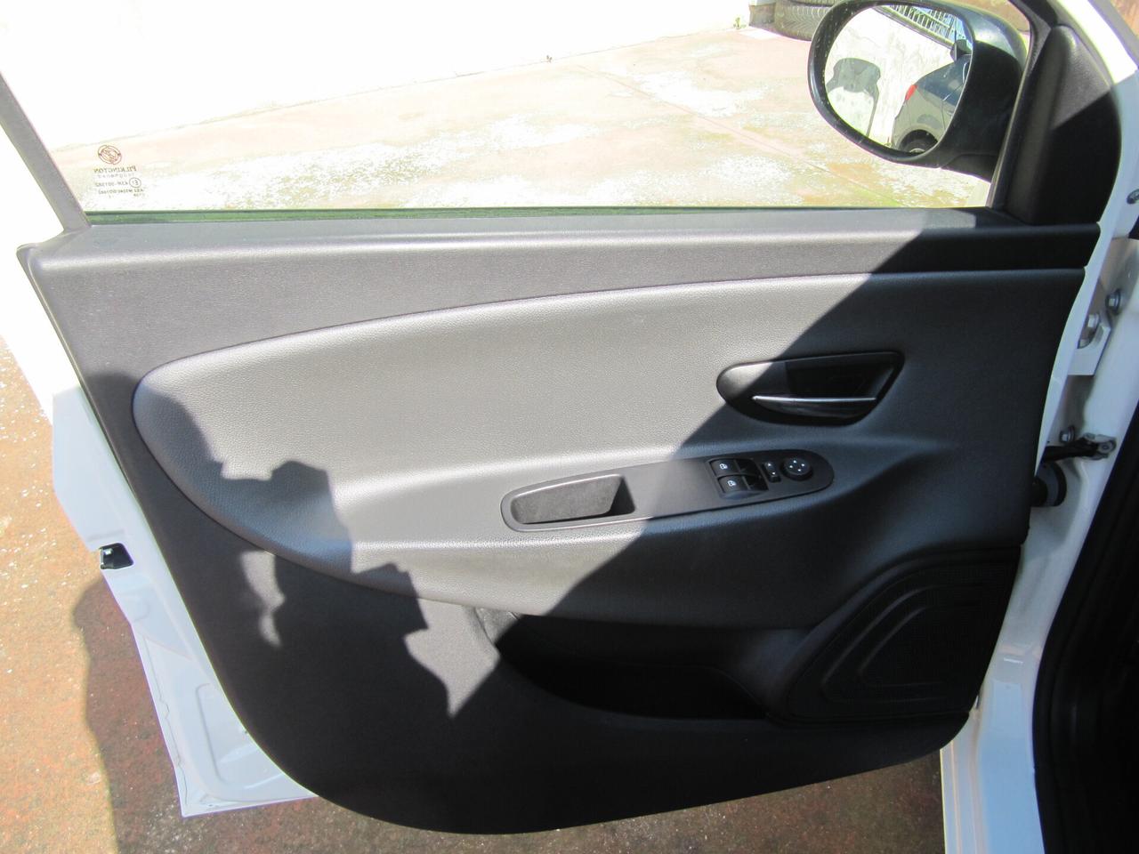 Lancia Ypsilon 1.2 69 CV 5 porte GPL Ecochic Gold