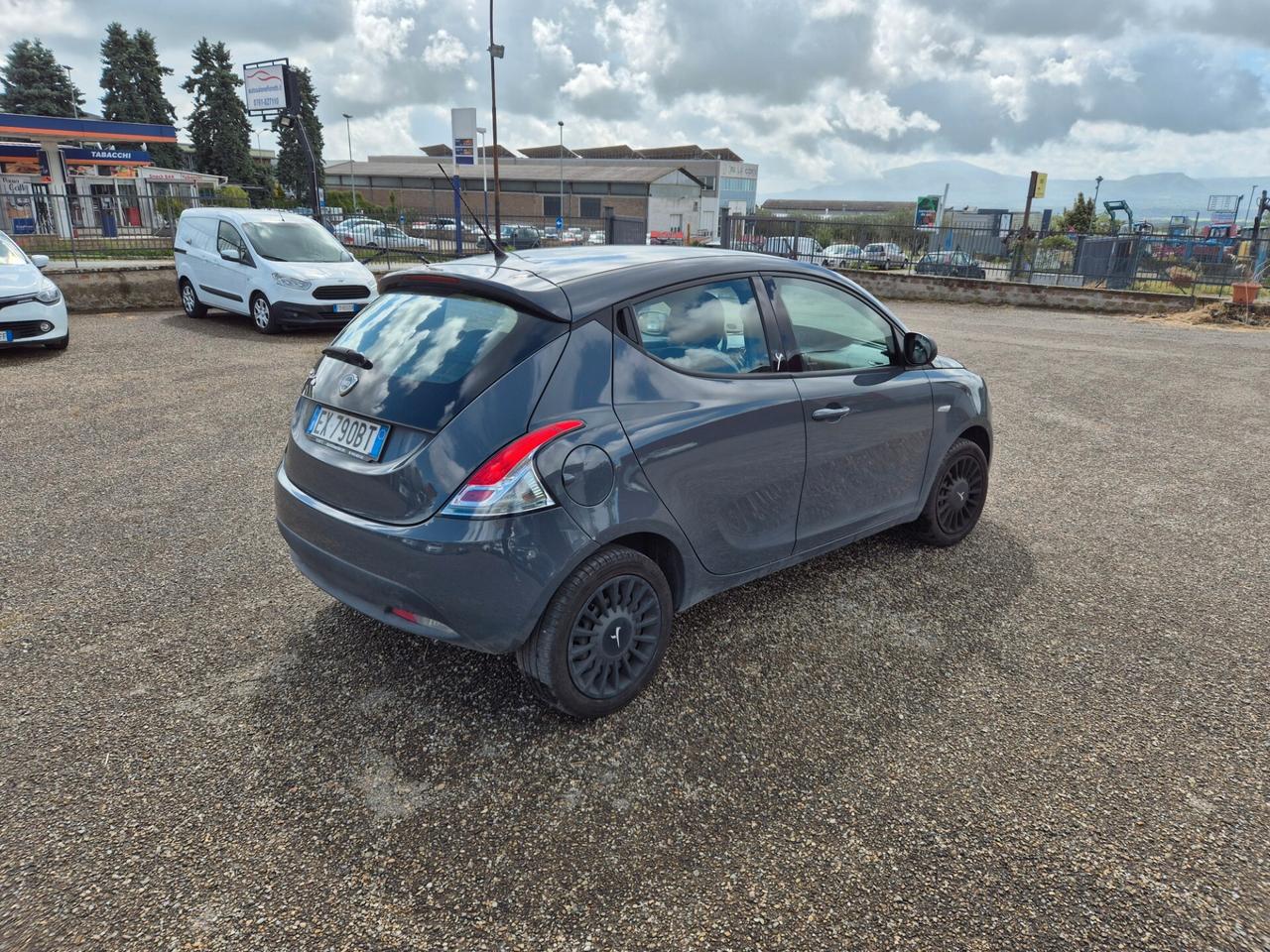 Lancia Ypsilon 1.2 69 CV 5 porte GPL Ecochic Silver