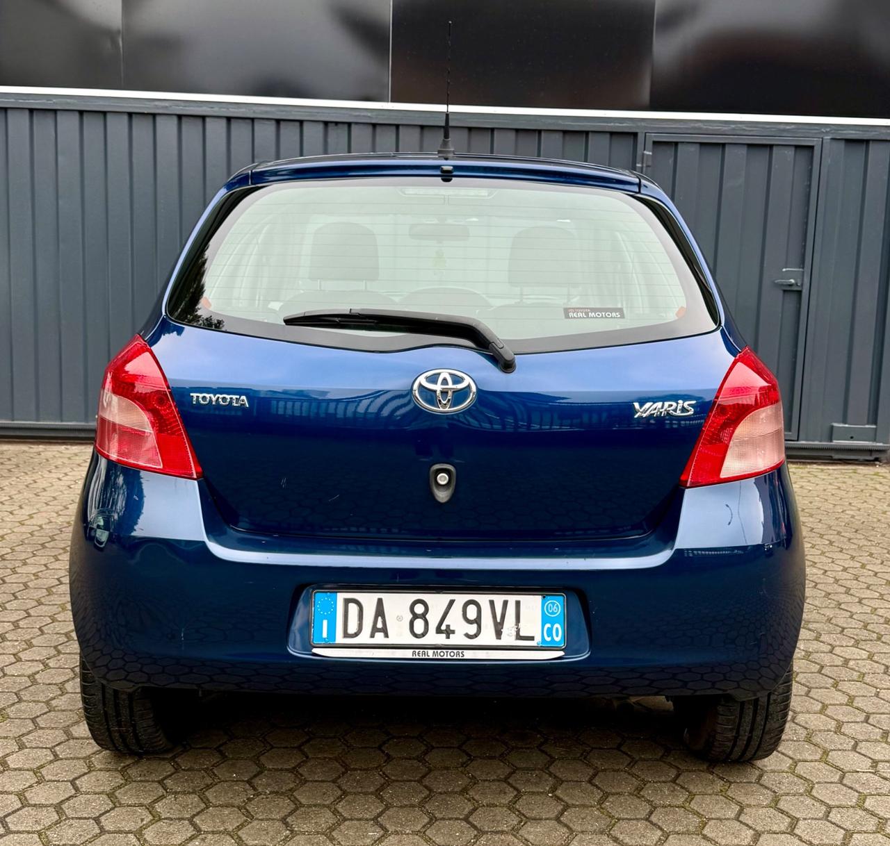 Toyota Yaris 1.0 5 porte