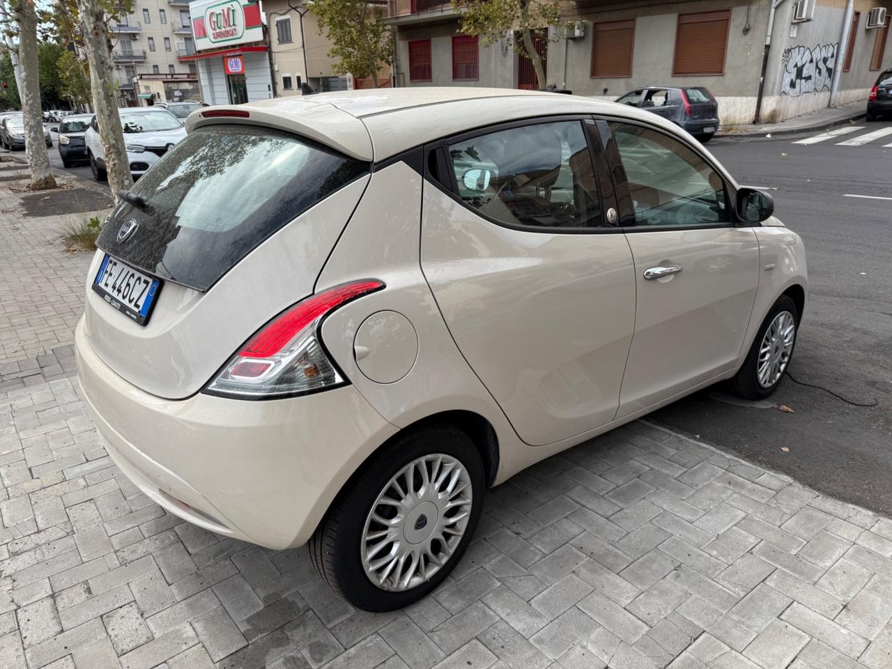 Lancia Ypsilon 1.2 69 CV 5 porte GPL Ecochic Gold