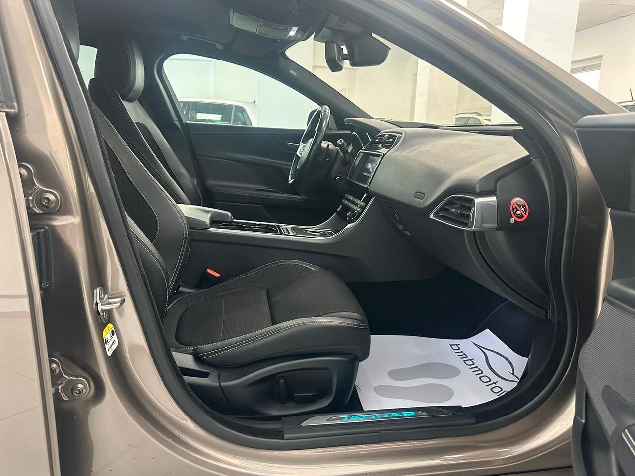 Jaguar XE 2.0 D Turbo 180CV aut. R-Sport