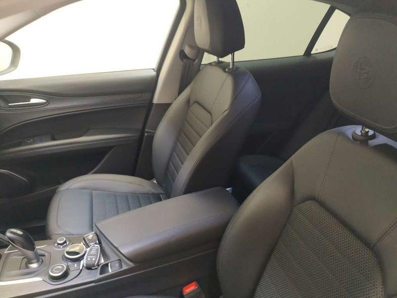 Alfa Romeo Stelvio 2.2 t Business Q4 190cv auto my19