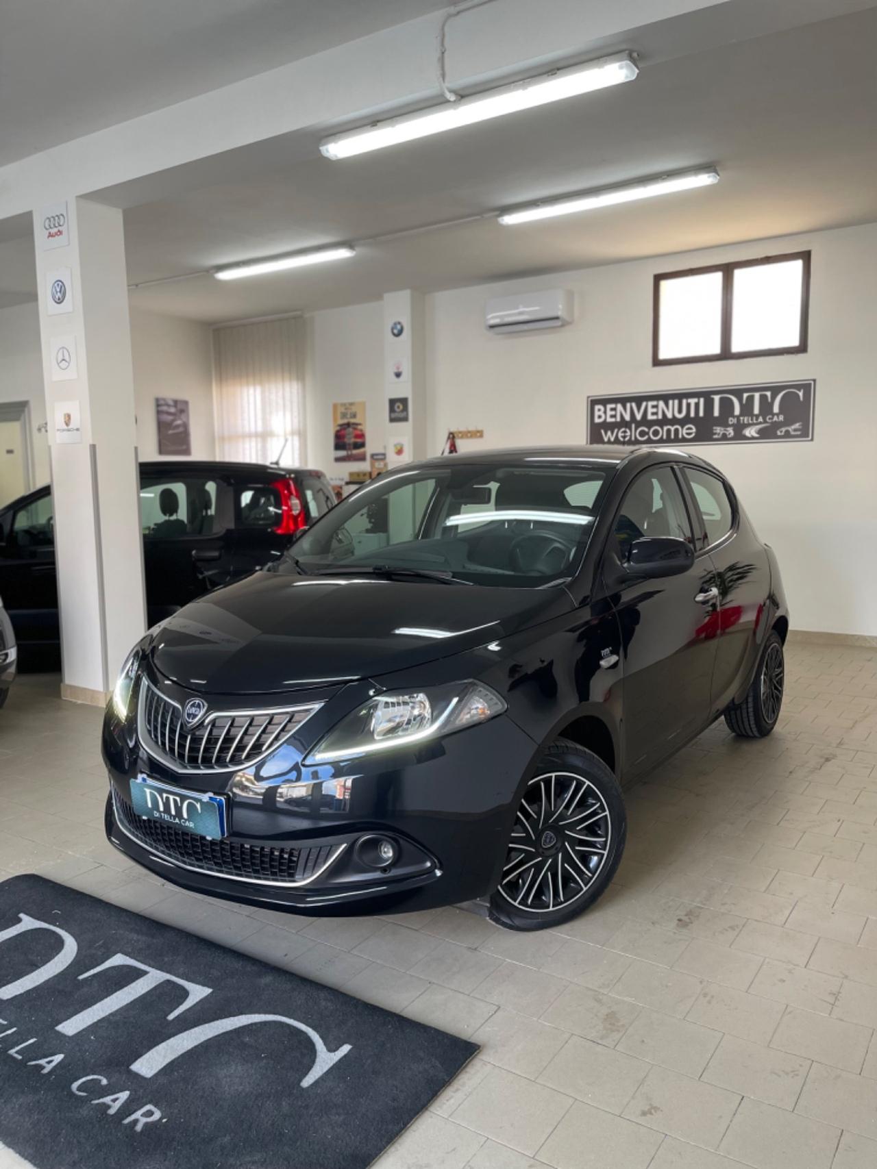 Lancia Ypsilon 1.0 FireFly 5 porte S&S Hybrid Silver