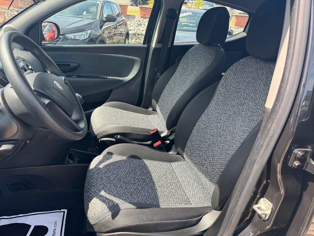 Lancia Ypsilon 1.0 FireFly 5 porte S&S Hybrid Silver Plus