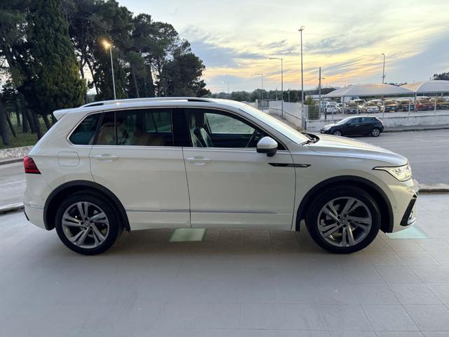 VOLKSWAGEN Tiguan 2.0 TDI 150 CV SCR DSG R-Line LUCI AMBIENTE