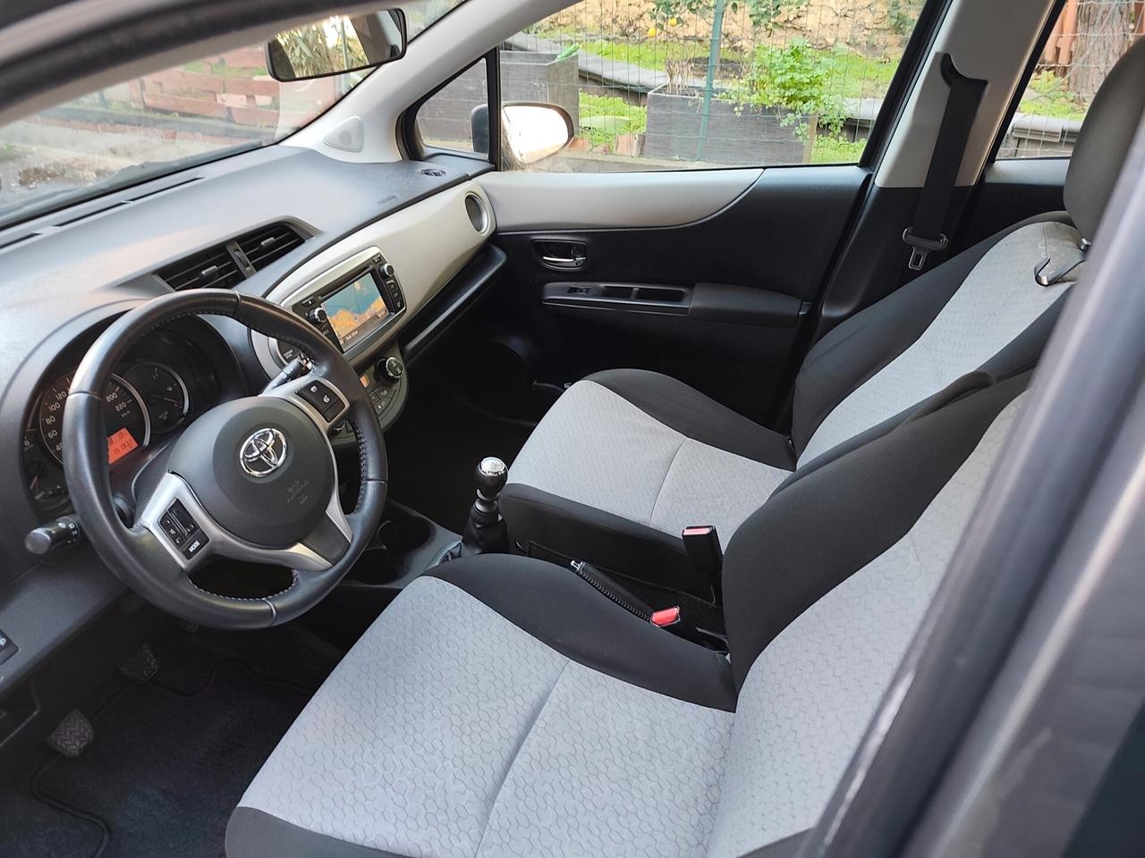 Toyota Yaris 1.3 5 porte Lounge 2012