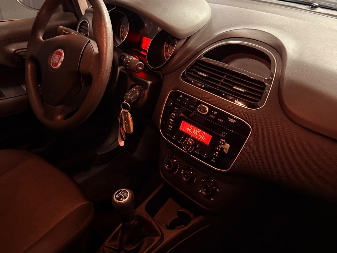 STUPENDA FIAT PUNTO CON SOLI 21.879 KM UNICO PROPRIETARIO