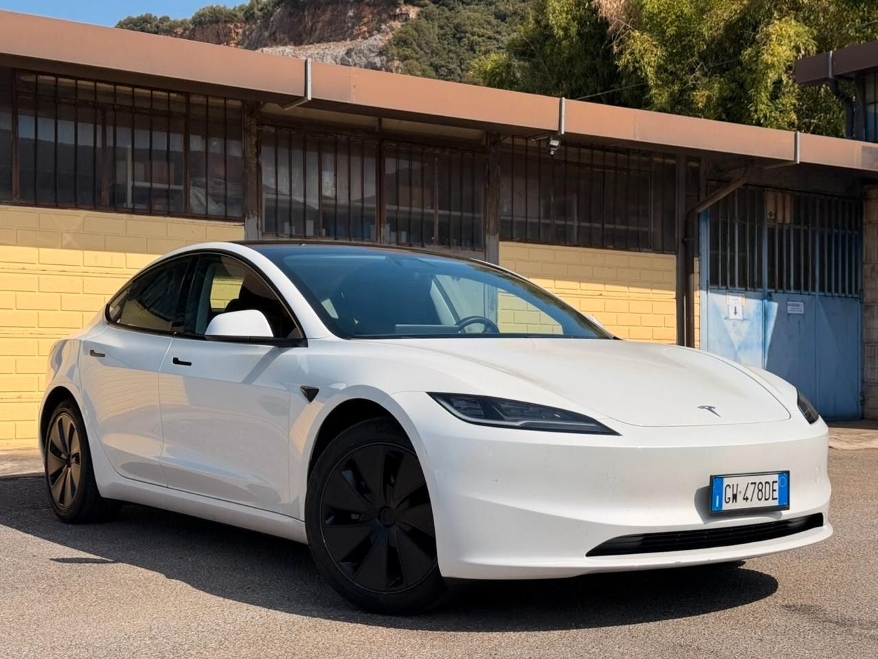 Tesla Model 3 Restyling Highland Premium