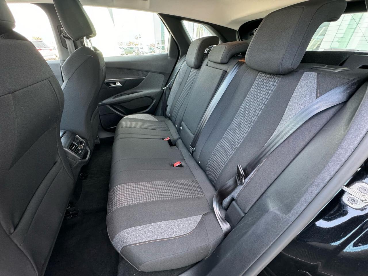 Peugeot 3008 BlueHDi 130 S&S EAT8 Active Business