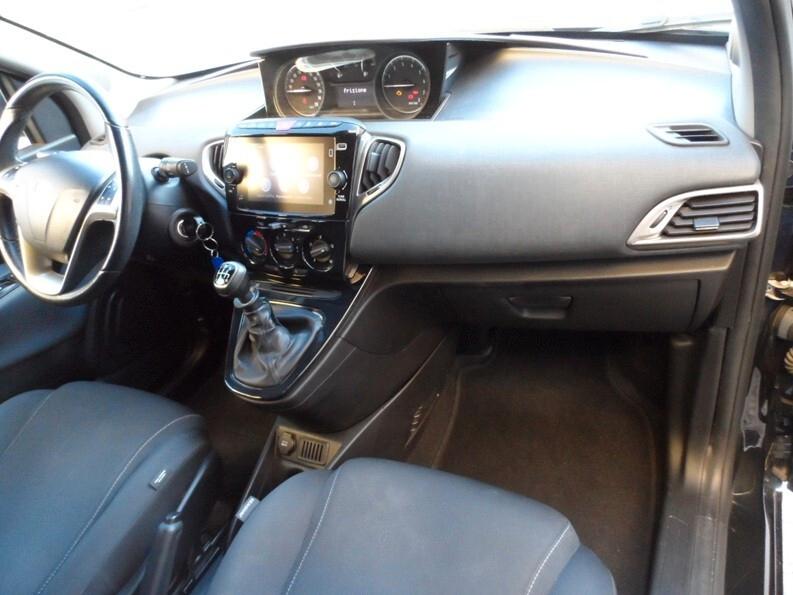 Lancia Ypsilon 1.0 FireFly 70 CV Hybrid Gold