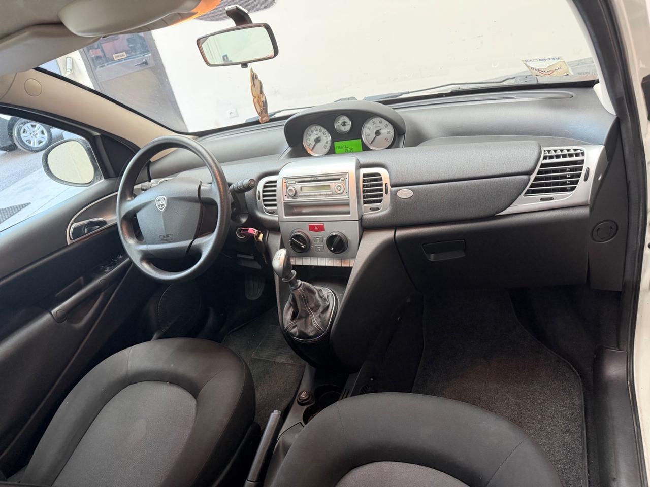 Lancia Ypsilon 1.2 69 CV Unyca