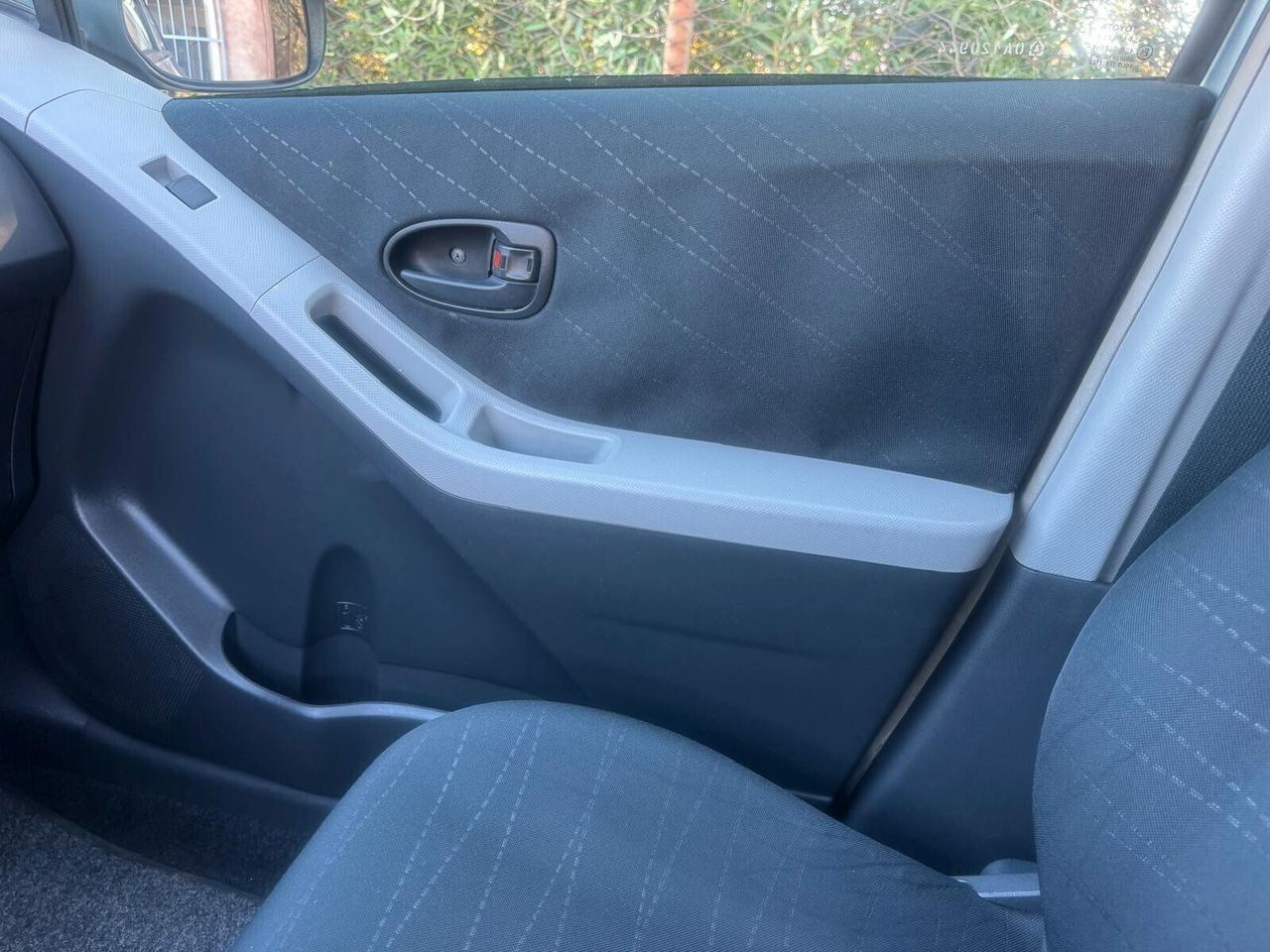Toyota Yaris 1.0 5 porte