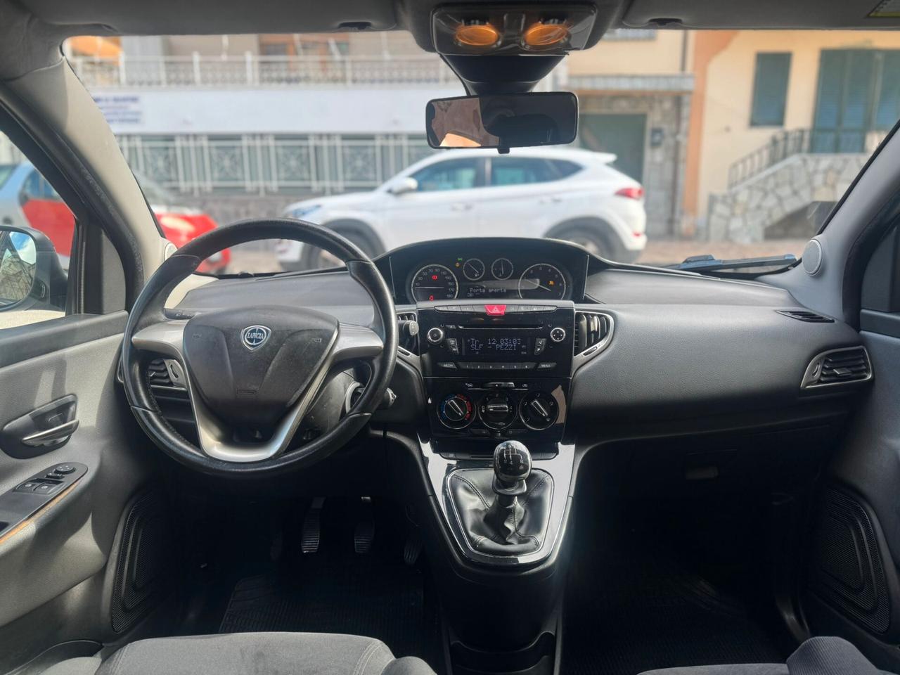 Ypsilon 1.2 69 CV 5P SeS Platinum