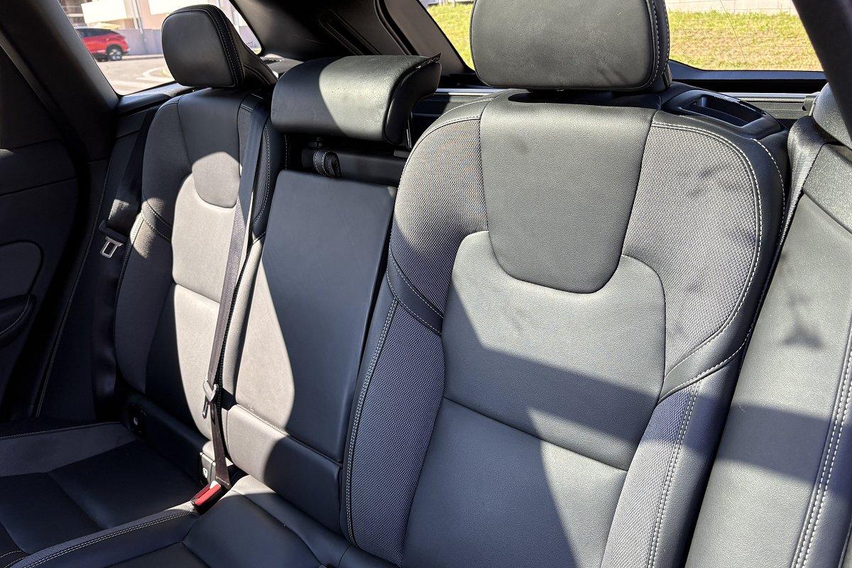 VOLVO XC60 B4 (d) AWD automatico Plus Dark N1