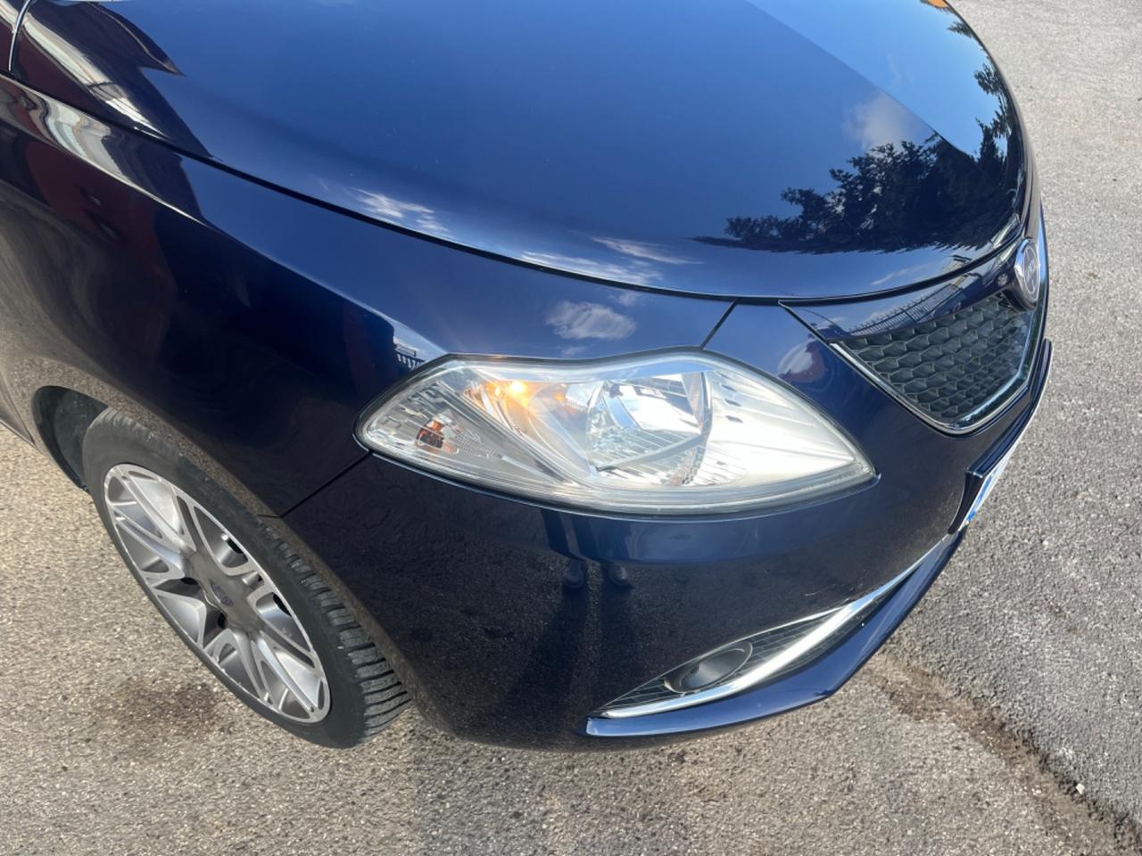 Lancia Ypsilon 1.2 69 CV 5 porte GPL Ecochic Platino