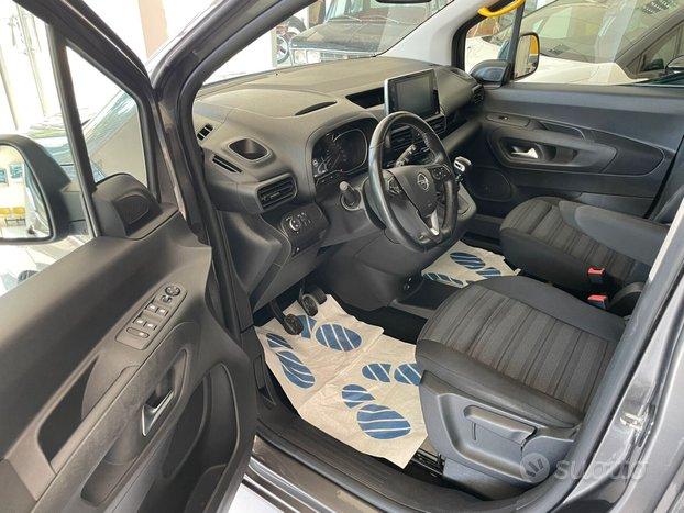 Opel Combo TRASPORTO DISABILI PIANALE RIBASSATO
