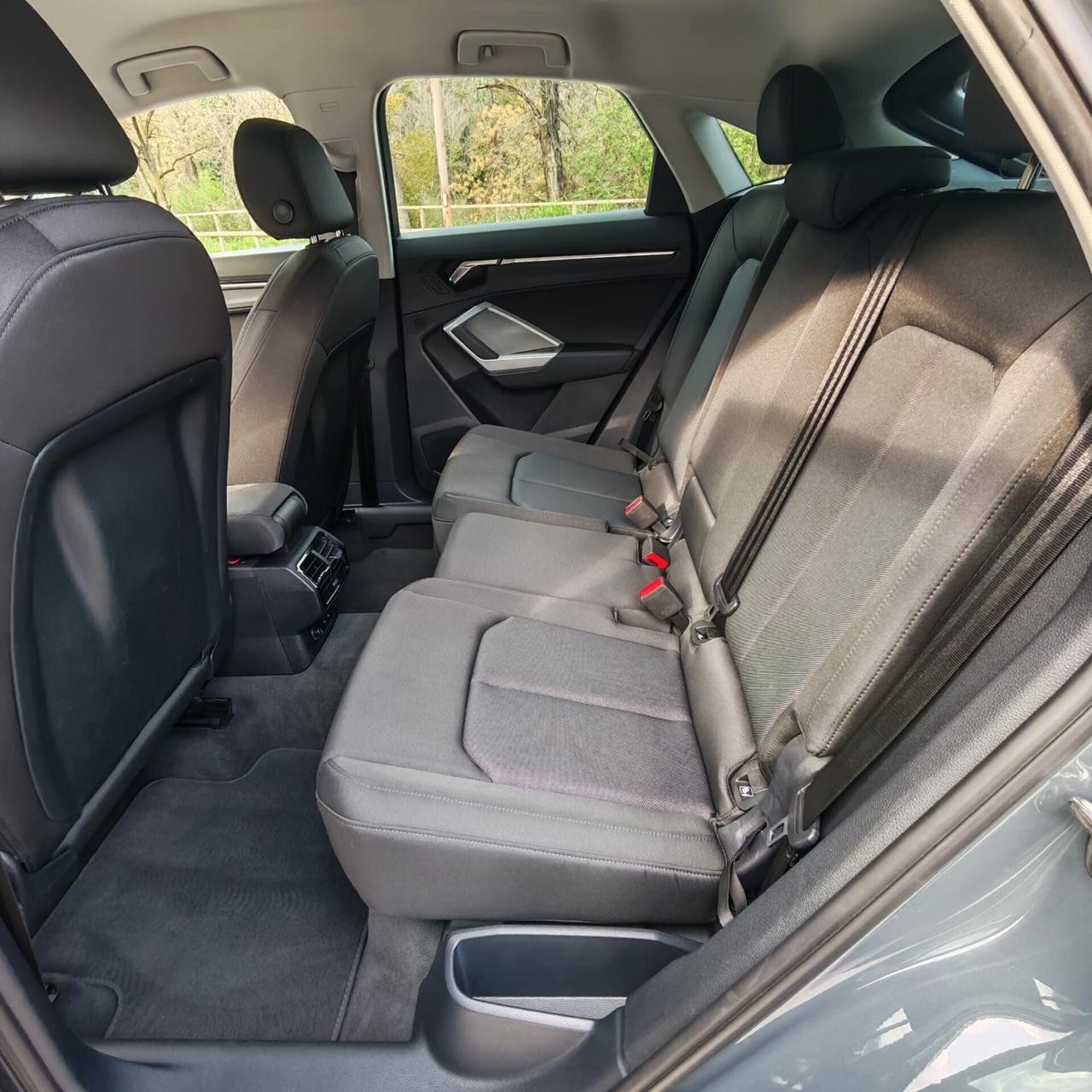 Audi Q3 SPB 45 TFSI e S tronic Business Plus