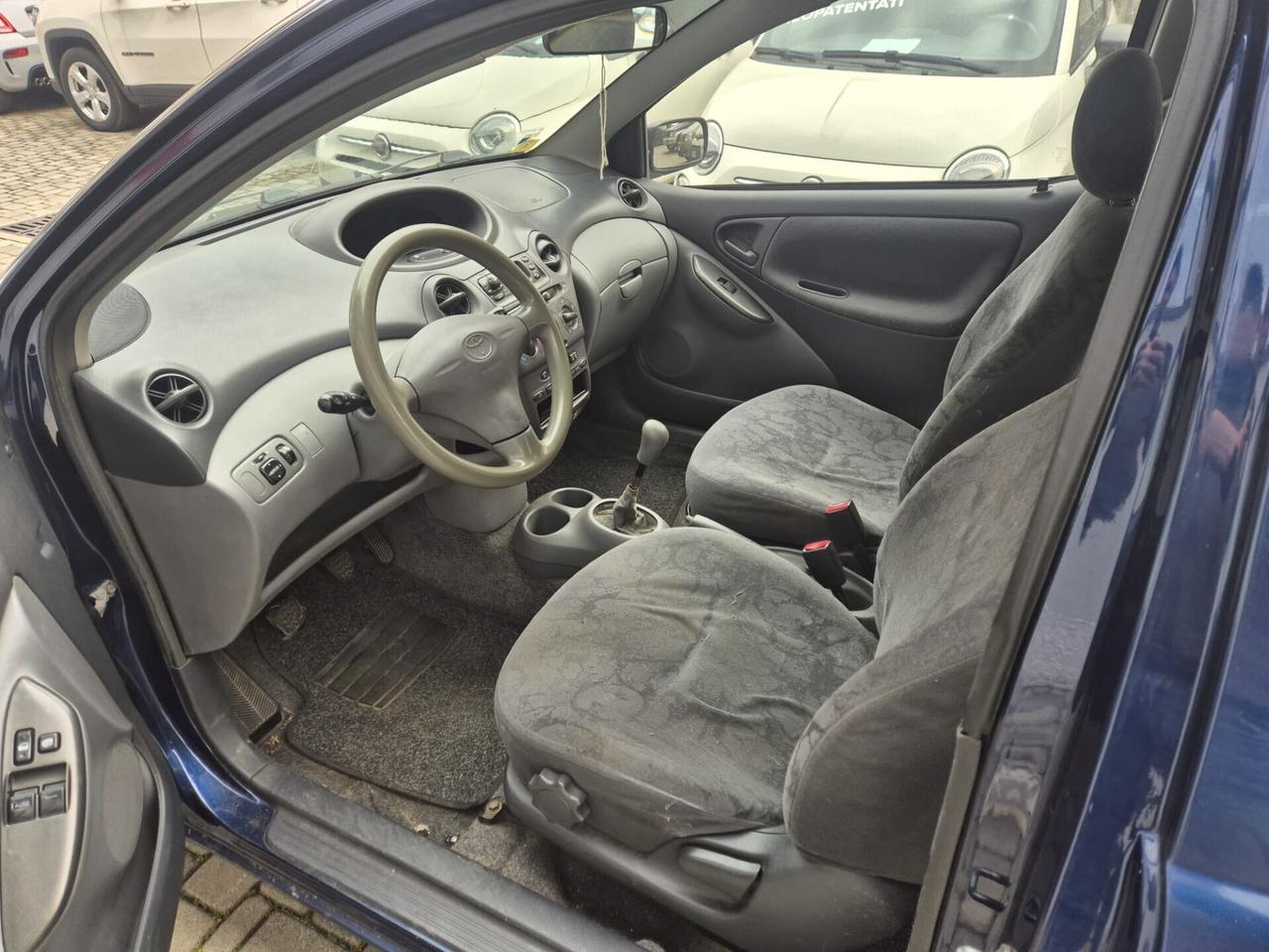 Toyota Yaris 1.0i 16V 3 porte