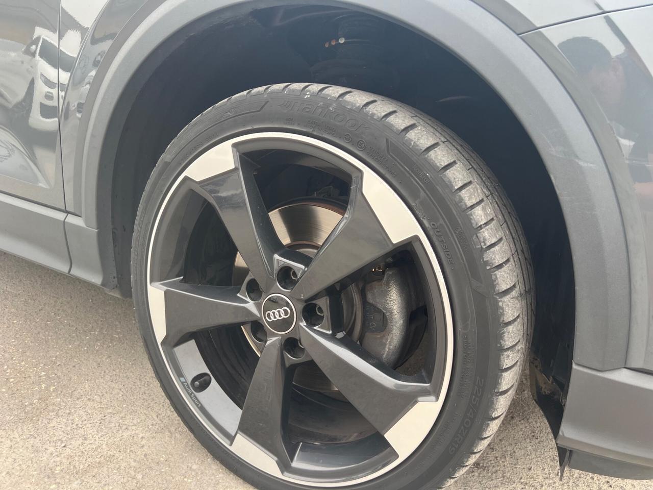 Audi Q2 40 TFSI quattro S tronic Business