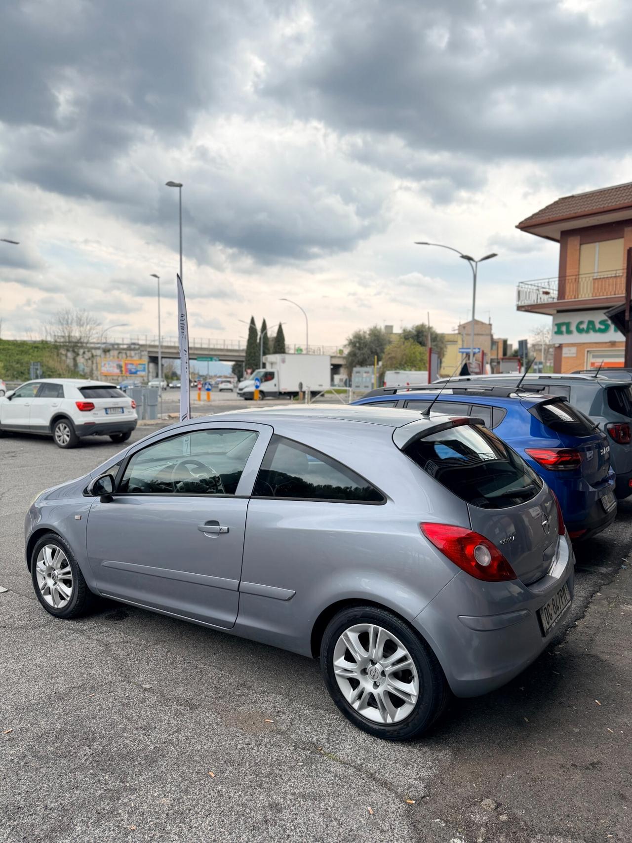 Opel Corsa 1.2 3 porte Club